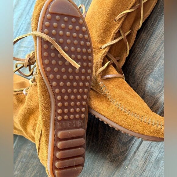Minnetonka knee high fringe suede moccasins - Picture 4 of 6